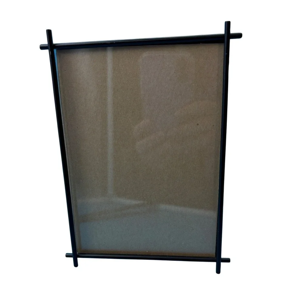 Black Metal Floating Picture Frame 4x6 Minimalist Modern Tabletop Photo Display